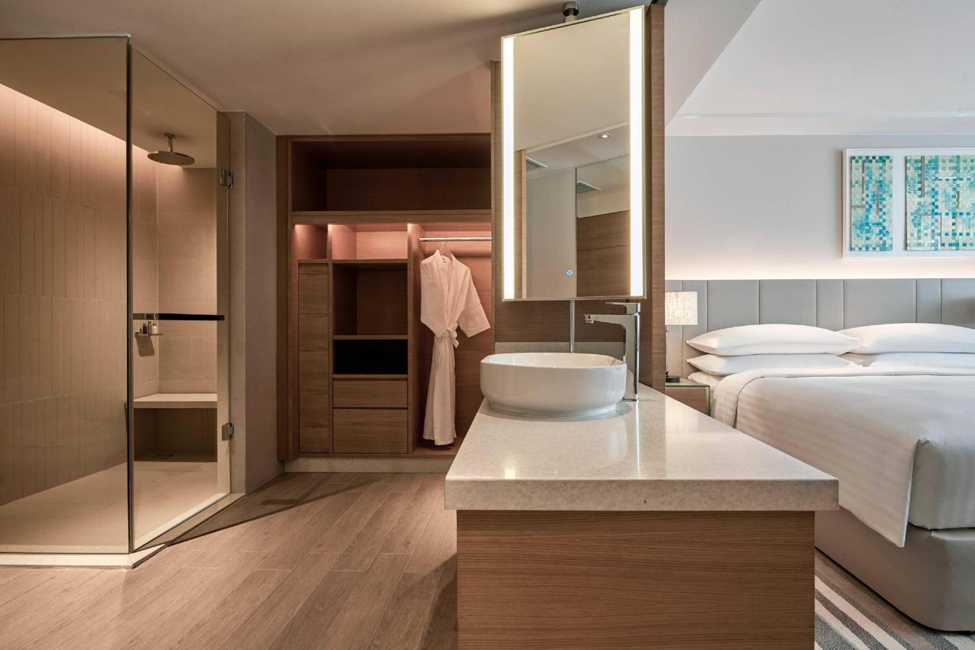 Kota Kinabalu Marriott Hotel Экстерьер фото Deluxe Room