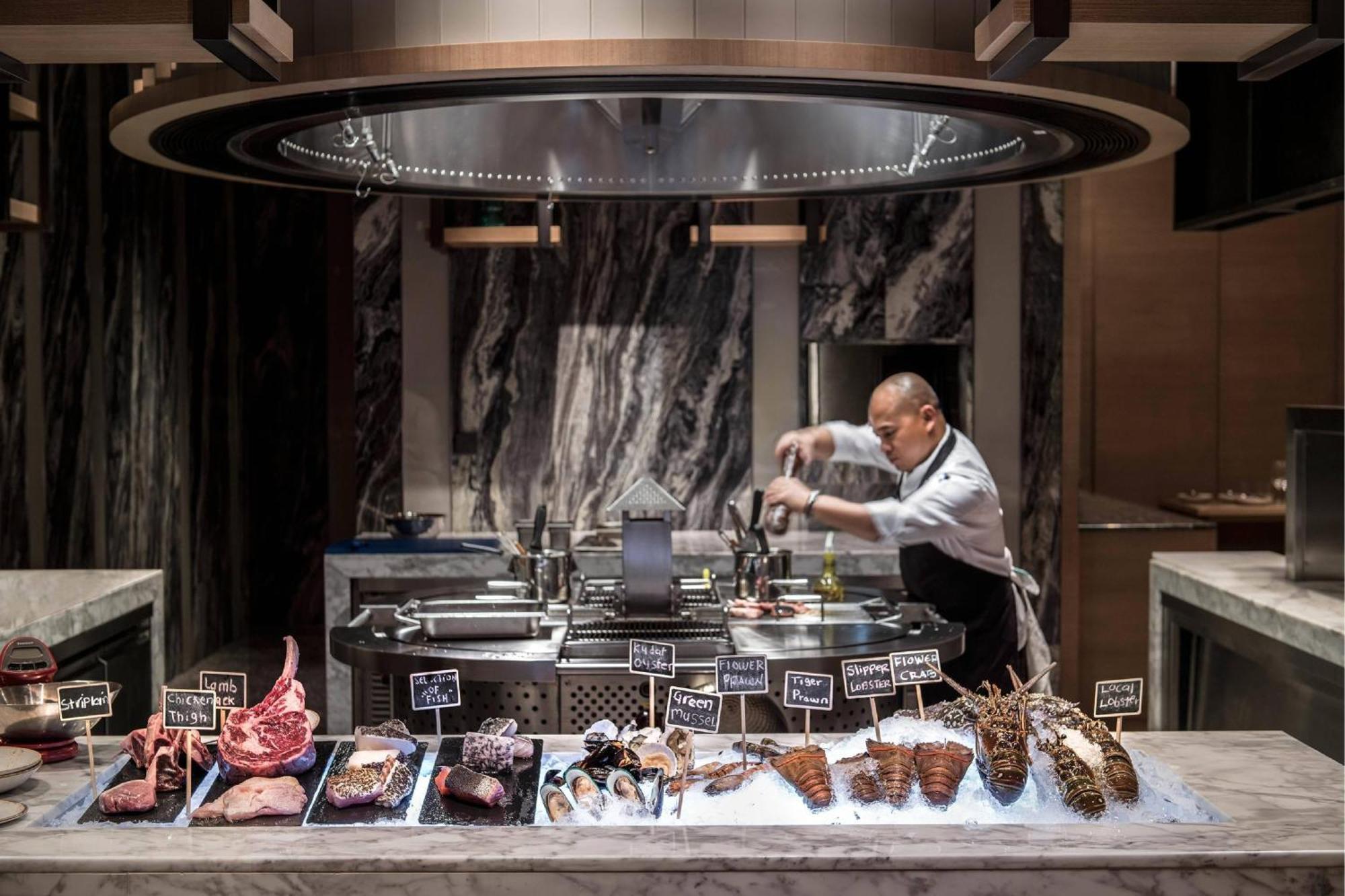 Kota Kinabalu Marriott Hotel Экстерьер фото Chef at work at the kitchen of the restaurant