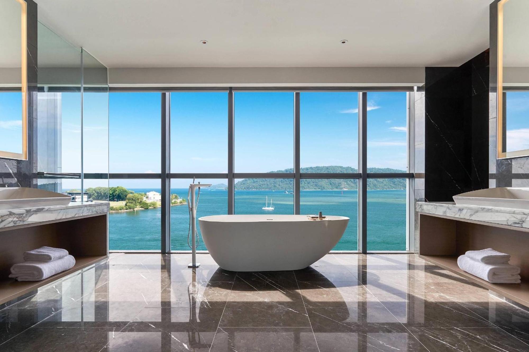 Kota Kinabalu Marriott Hotel Экстерьер фото Bathroom